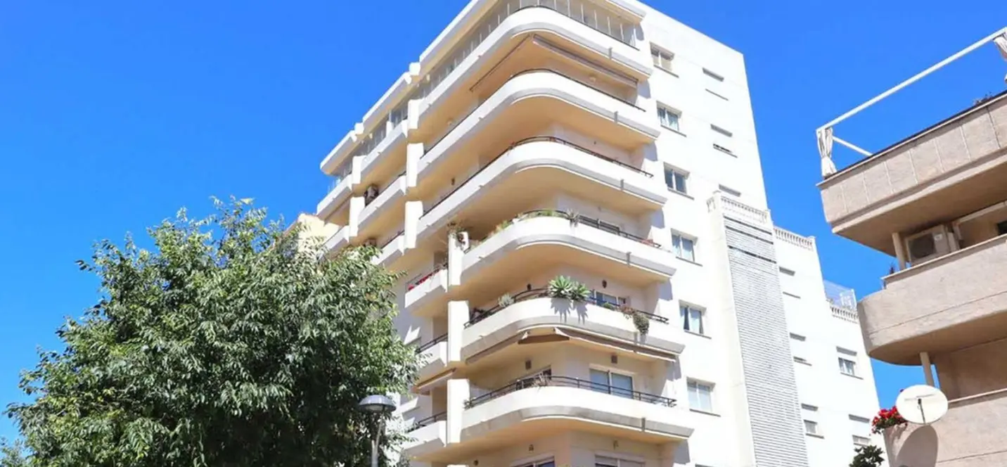Venta de apartamento en planta media en Marbella 0