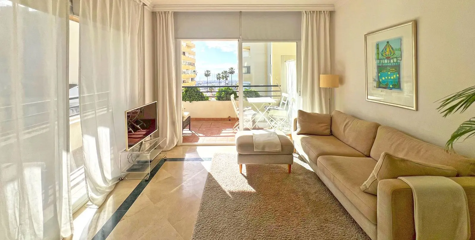 Venta de apartamento en planta media en Marbella 2
