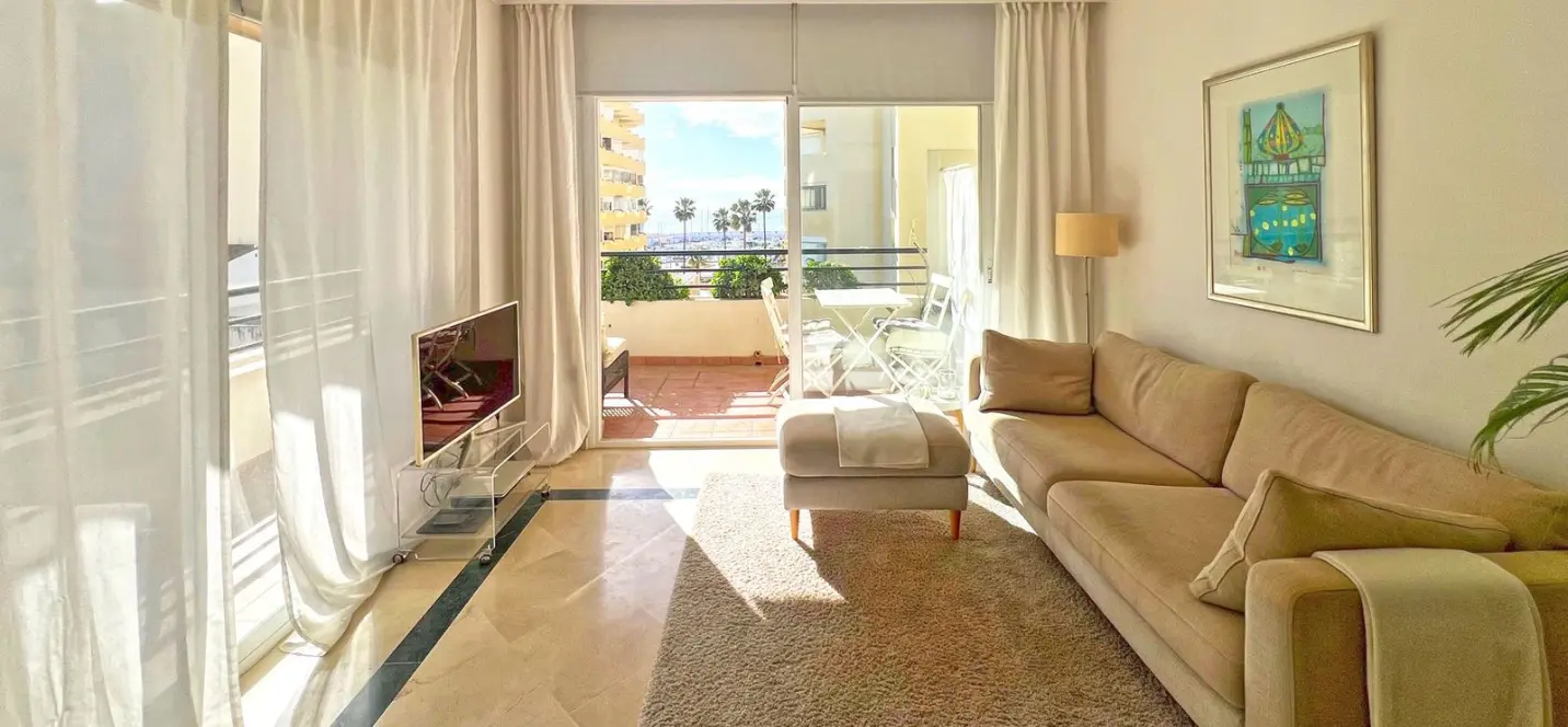 Venta de apartamento en planta media en Marbella 1