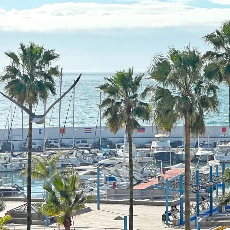 Venta de apartamento en planta media en Marbella