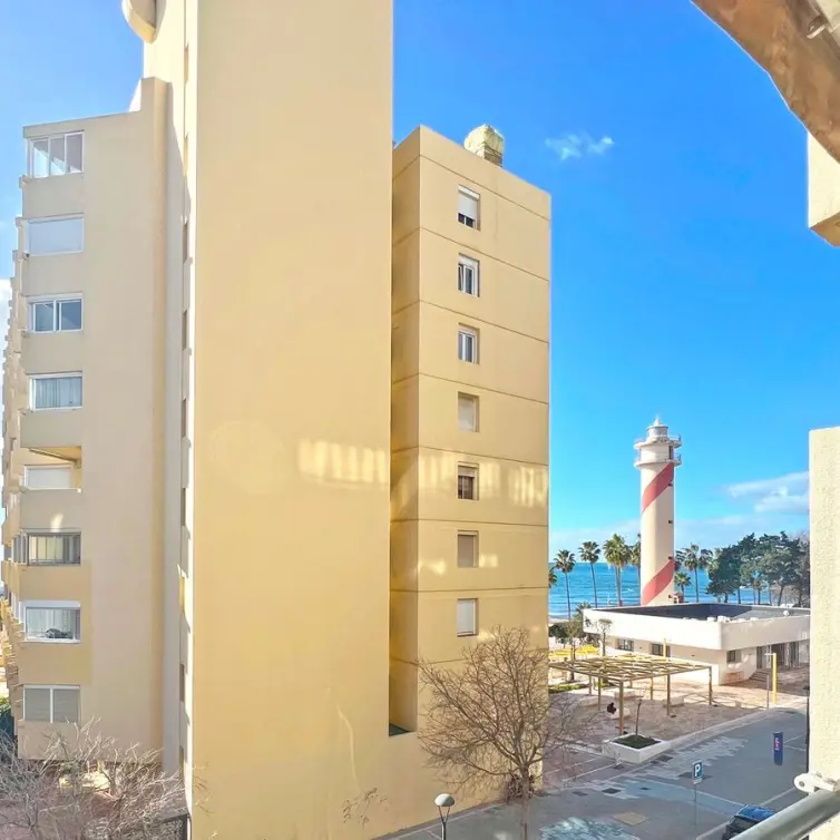 Venta de apartamento en planta media en Marbella