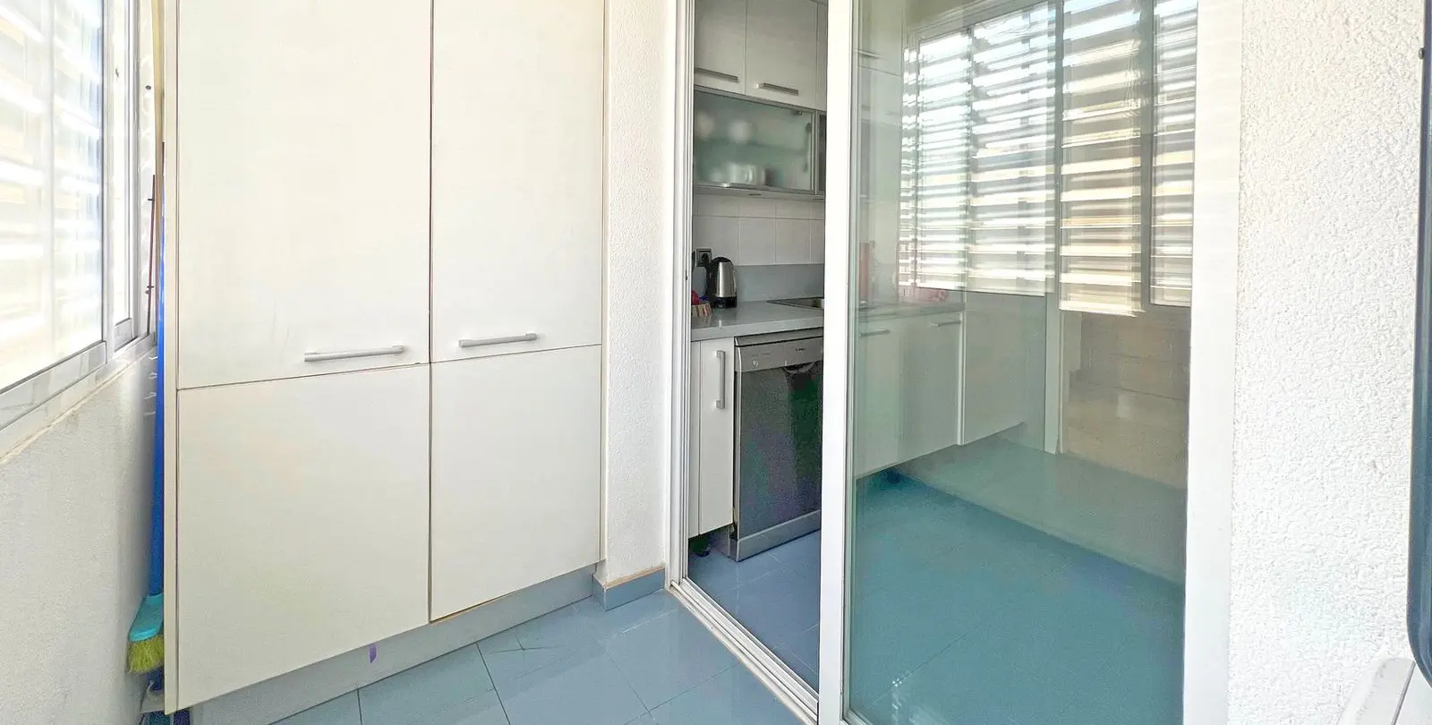Venta de apartamento en planta media en Marbella 17