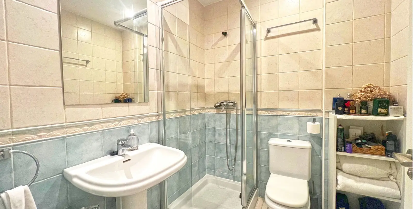 Venta de apartamento en planta media en Marbella 25