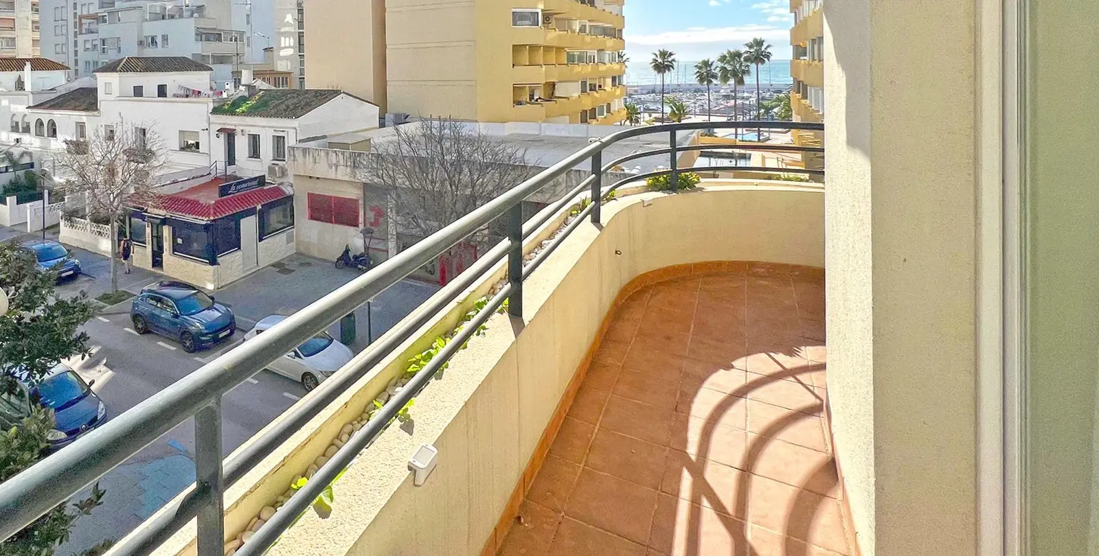 Venta de apartamento en planta media en Marbella 36