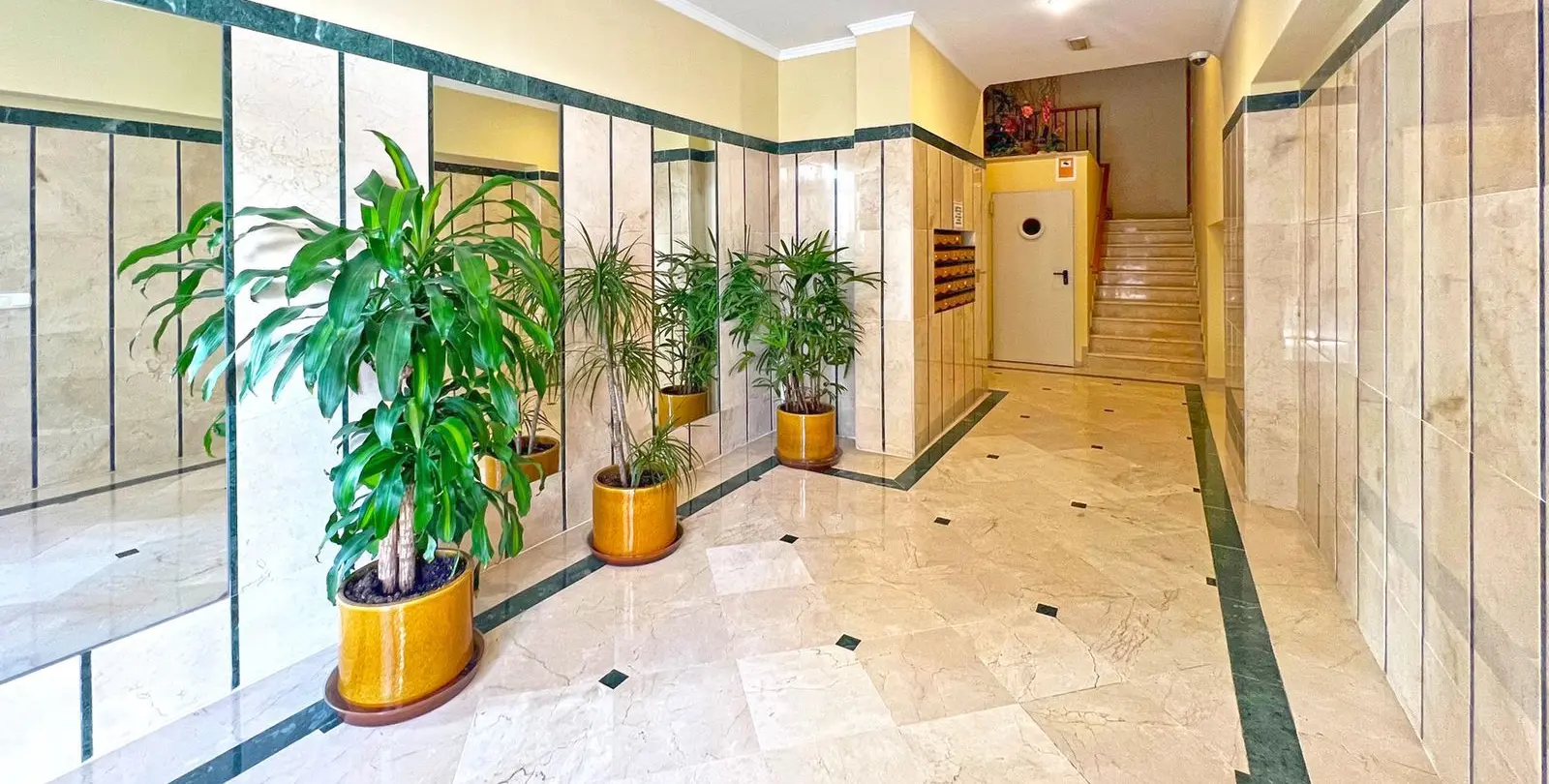 Venta de apartamento en planta media en Marbella 39