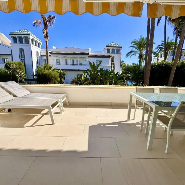 Venta de apartamento en planta media en Estepona