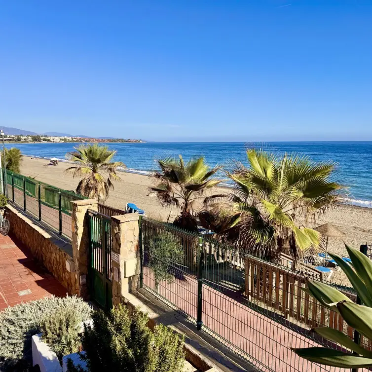 Venta de apartamento en planta media en Estepona