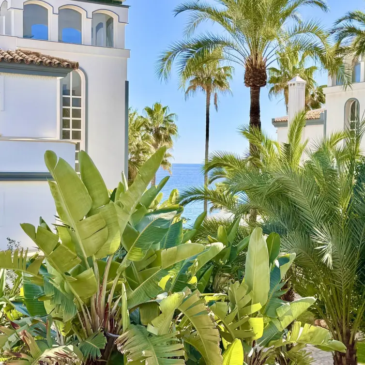 Venta de apartamento en planta media en Estepona