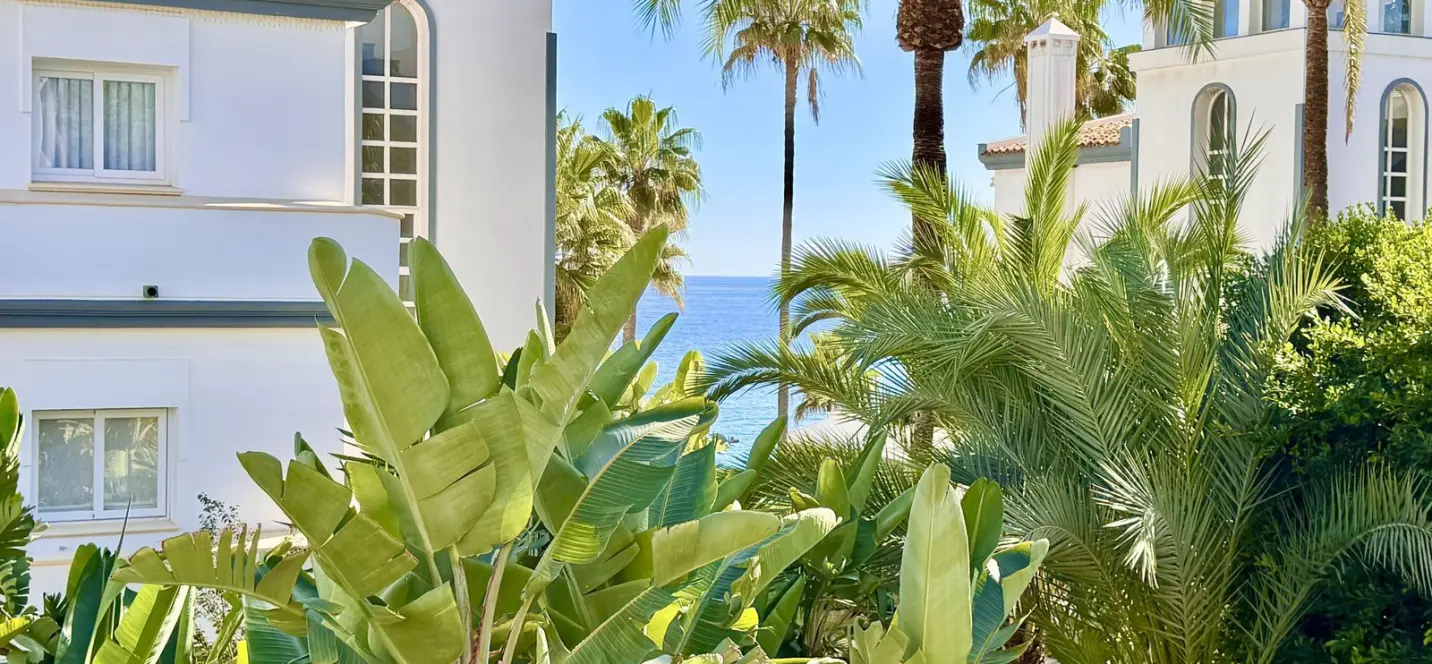 Venta de apartamento en planta media en Estepona 3