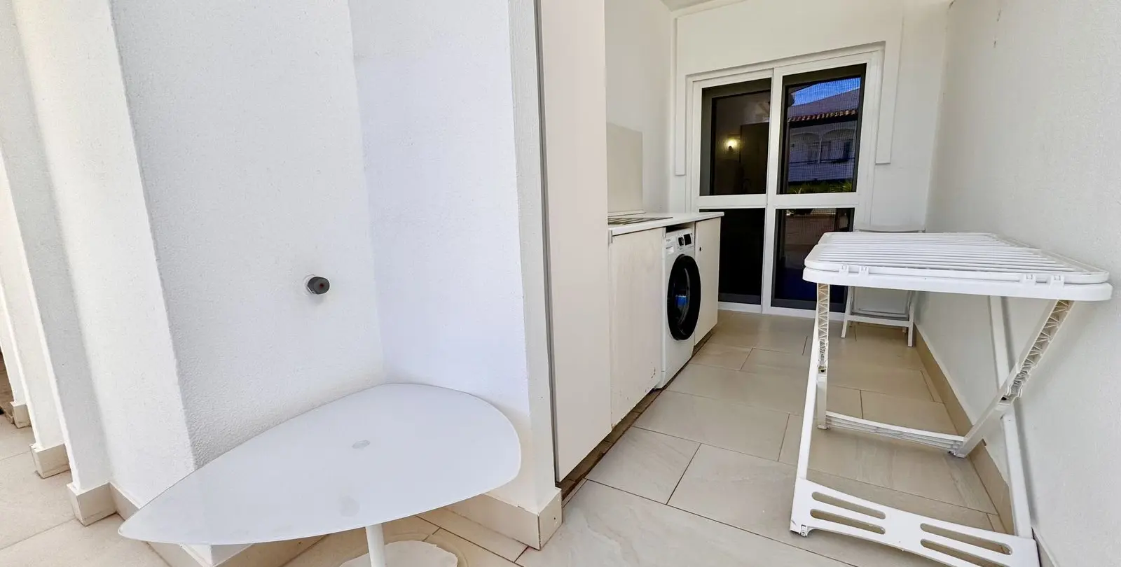 Venta de apartamento en planta media en Estepona 5