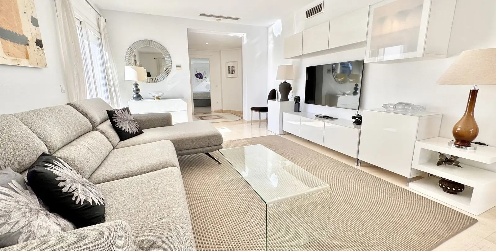 Venta de apartamento en planta media en Estepona 8