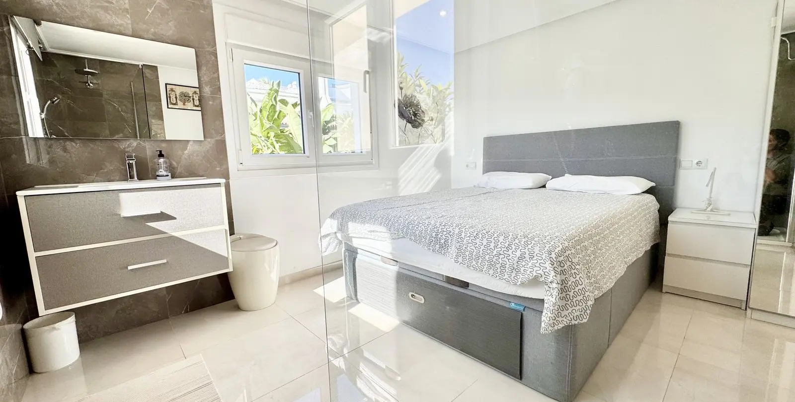 Venta de apartamento en planta media en Estepona 11
