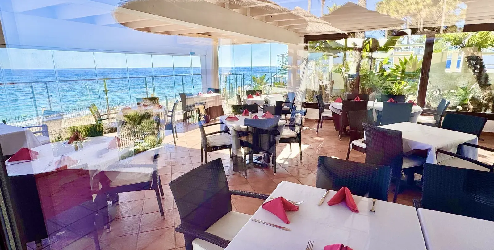 Venta de apartamento en planta media en Estepona 17
