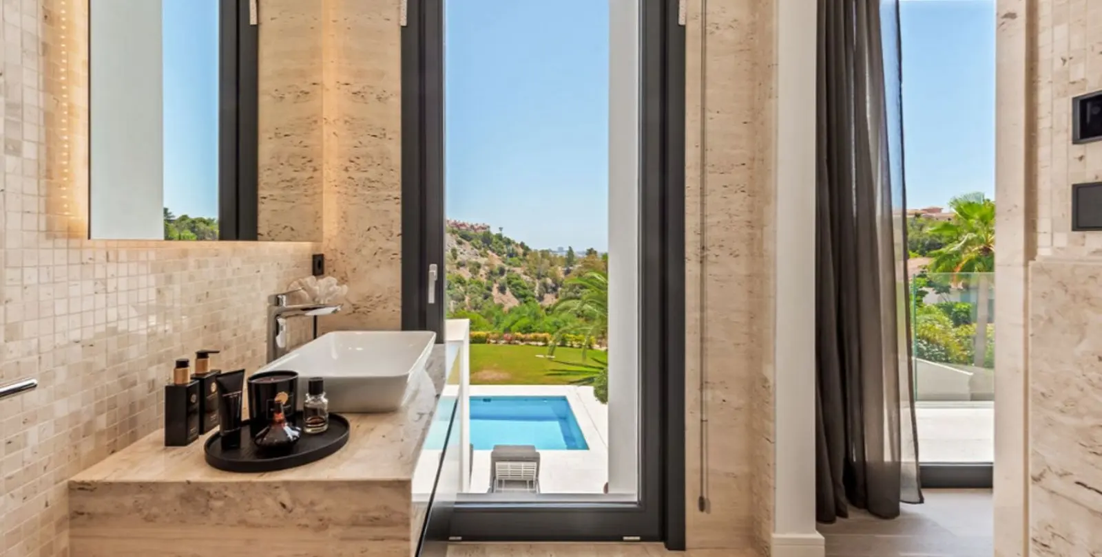 Venta de villa independiente en Los Almendros 9