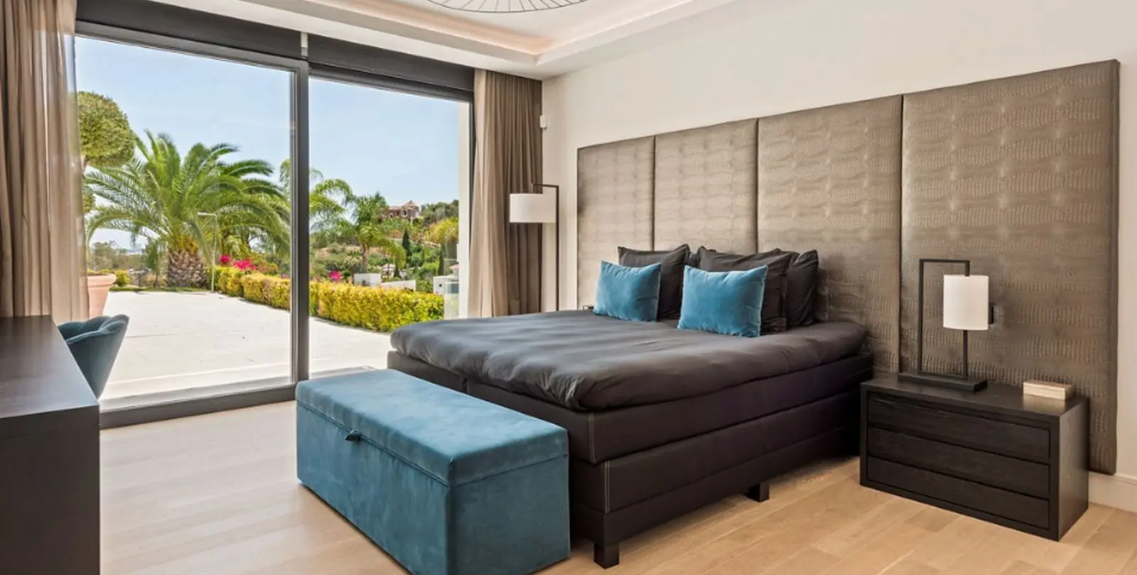 Venta de villa independiente en Los Almendros 11