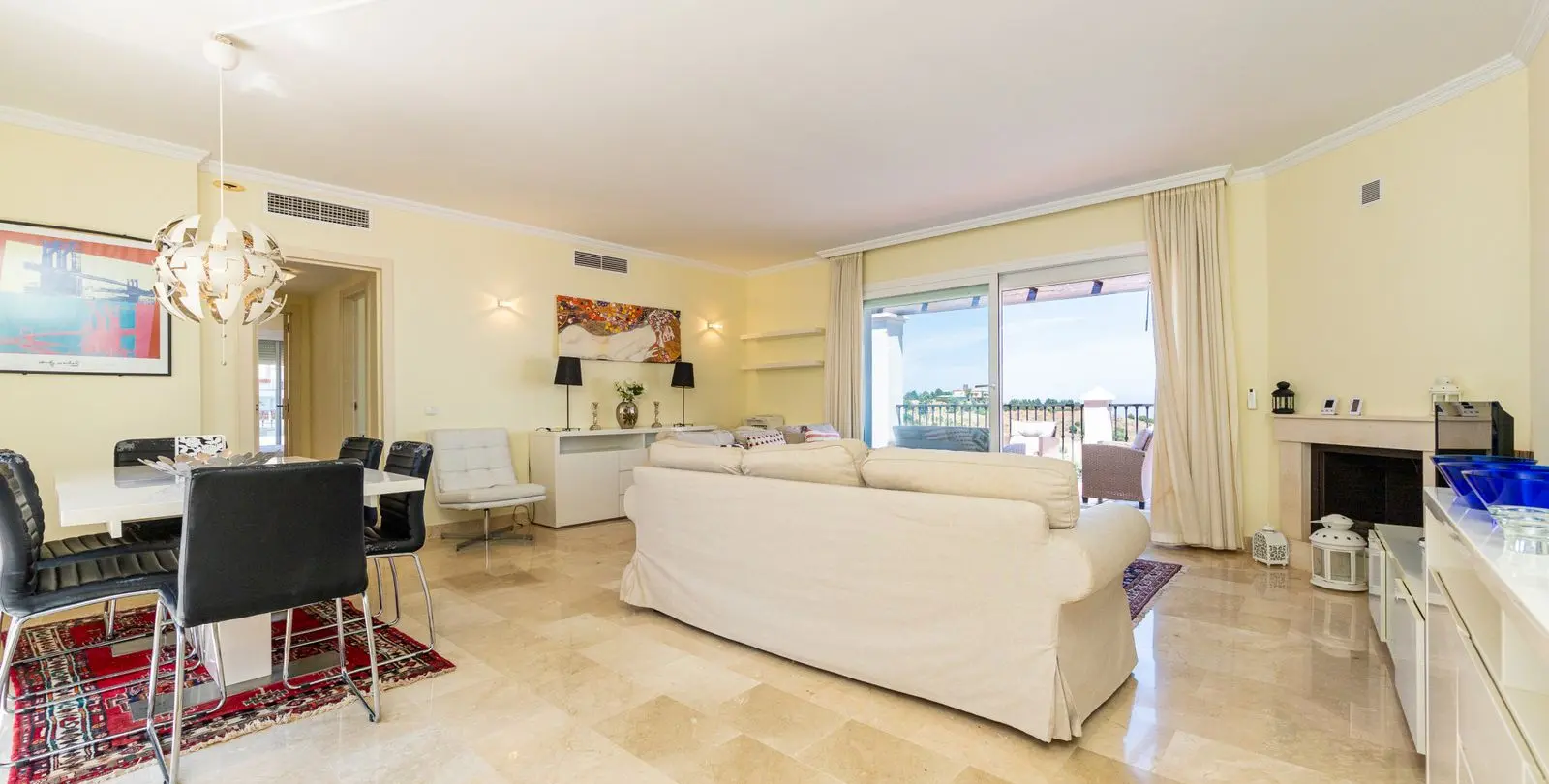 Sale of penthouse in Calahonda 2