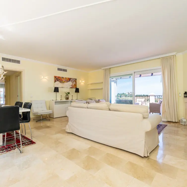 Sale of penthouse in Calahonda