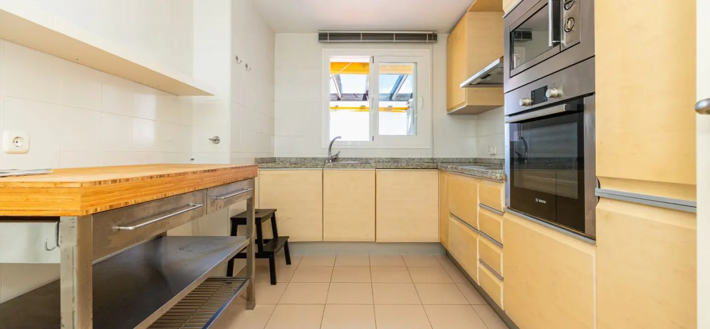 Sale of penthouse in Calahonda 2