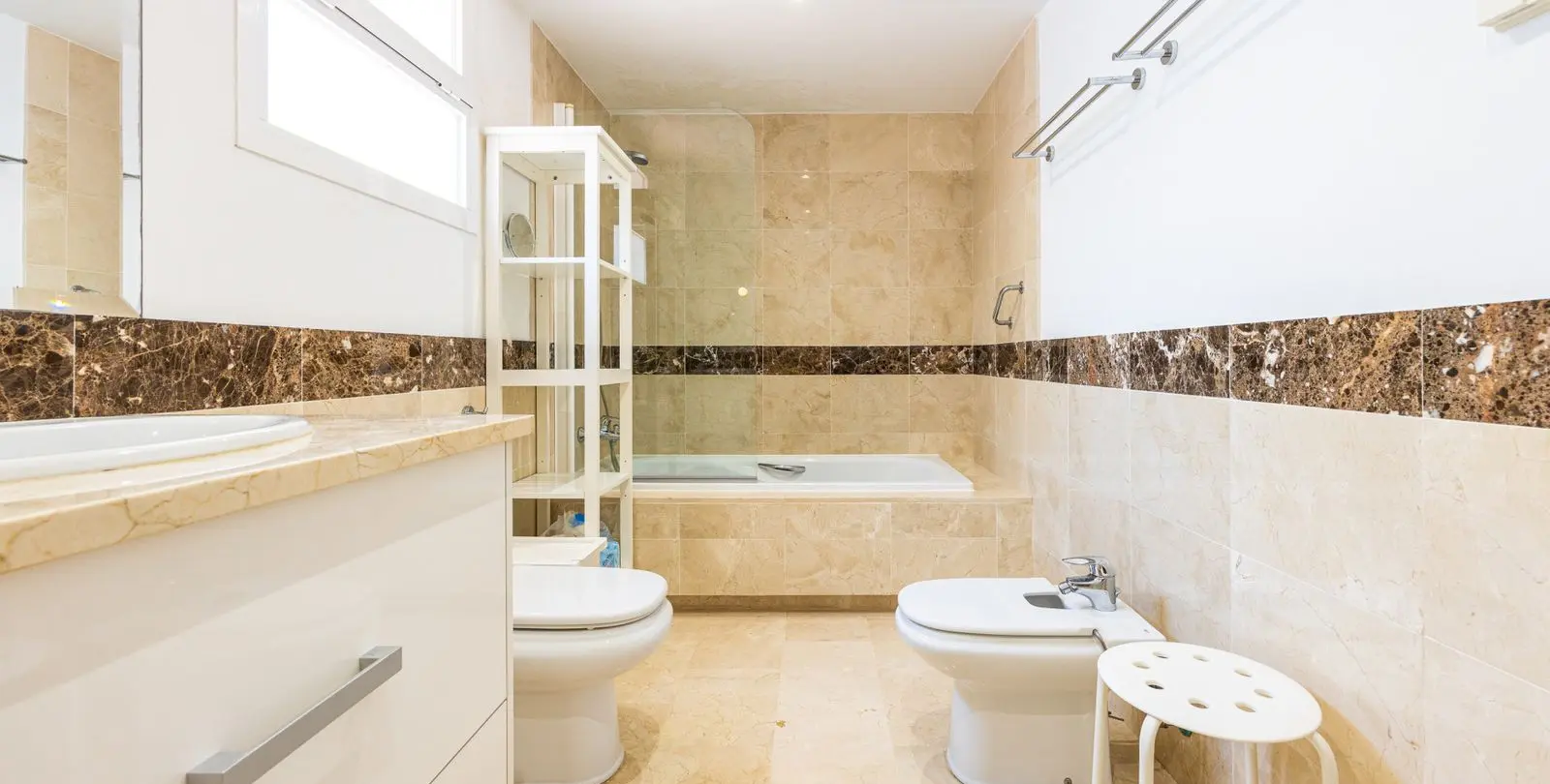 Sale of penthouse in Calahonda 5