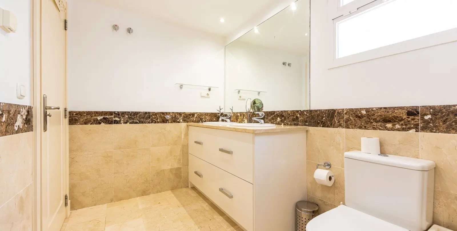 Sale of penthouse in Calahonda 6