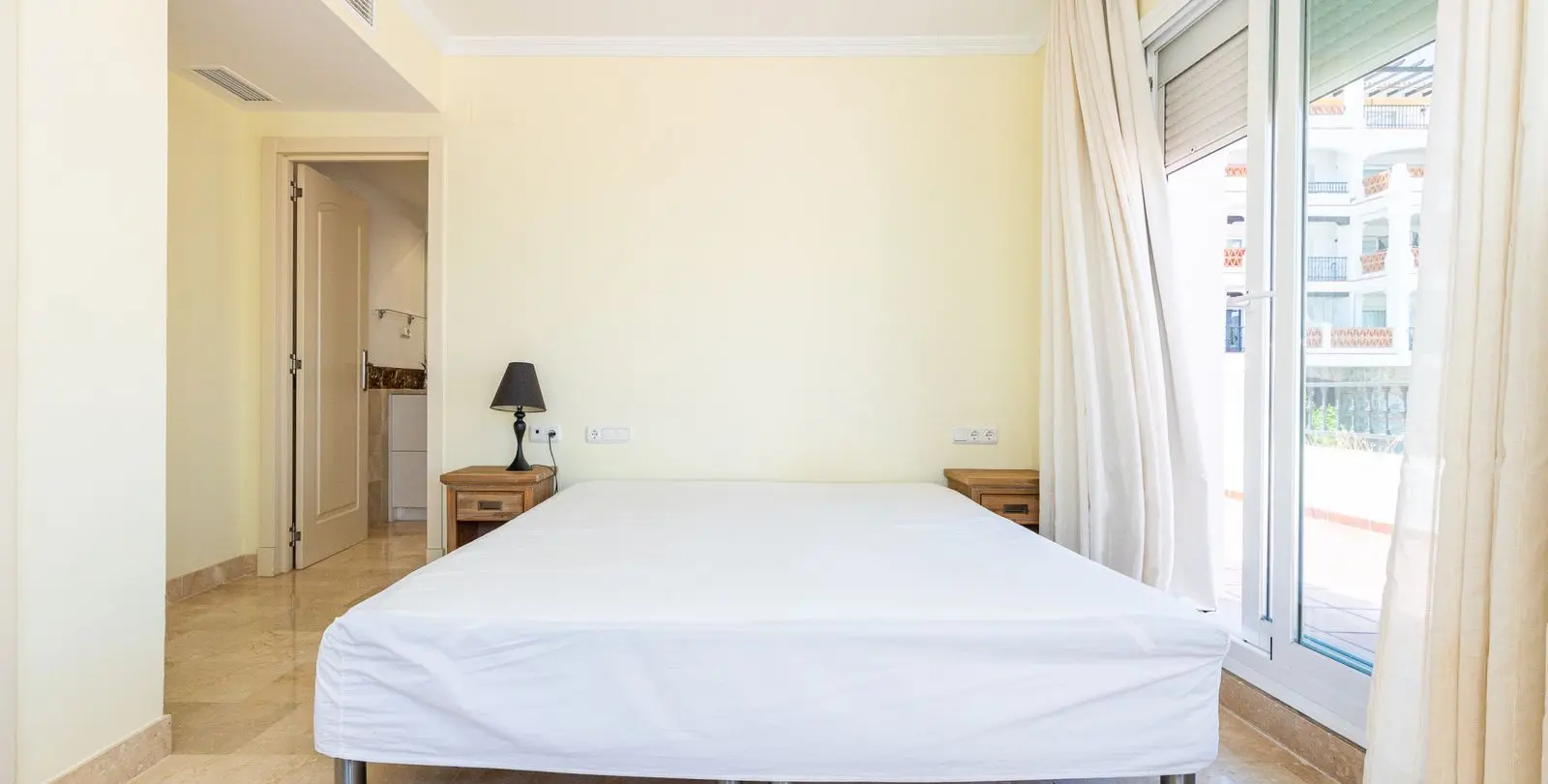 Sale of penthouse in Calahonda 7