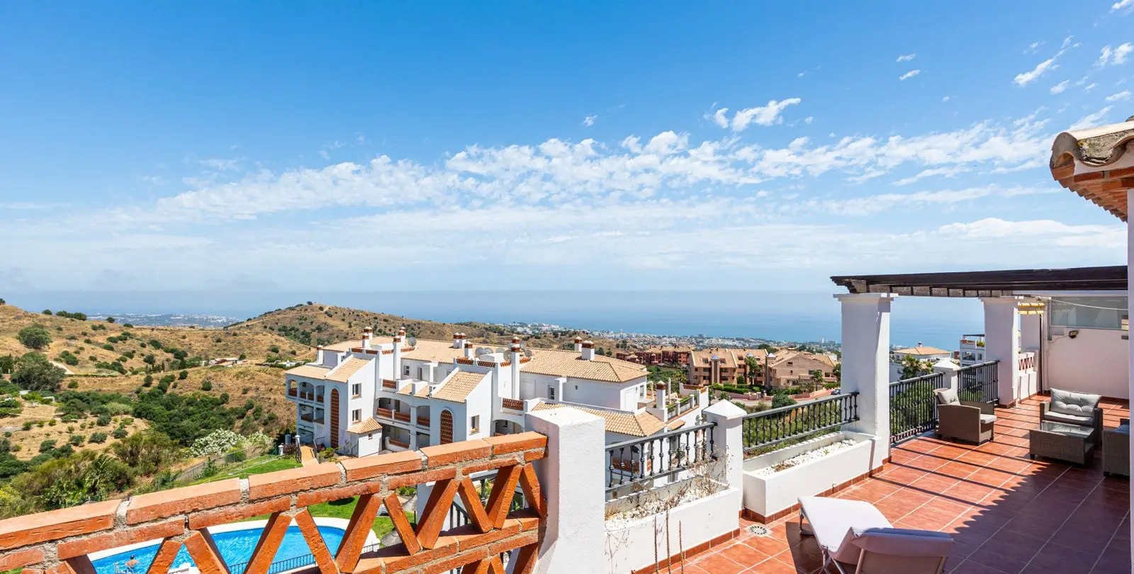 Sale of penthouse in Calahonda 9
