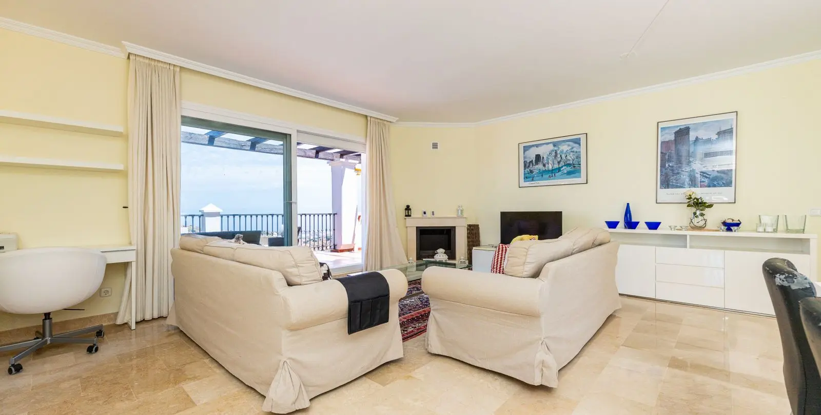Sale of penthouse in Calahonda 15