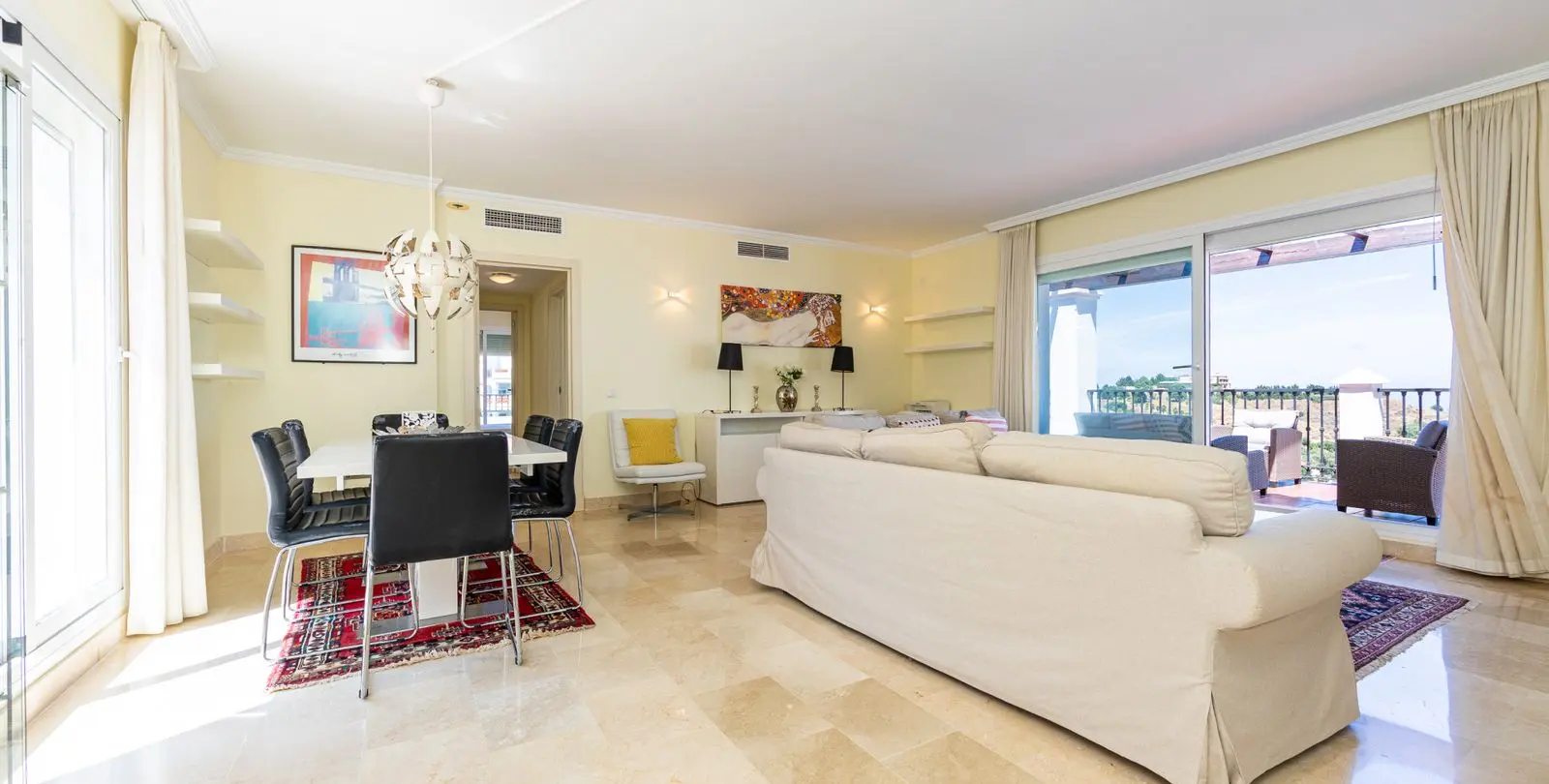 Sale of penthouse in Calahonda 17