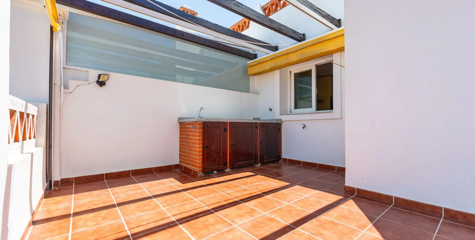 Sale of penthouse in Calahonda 22