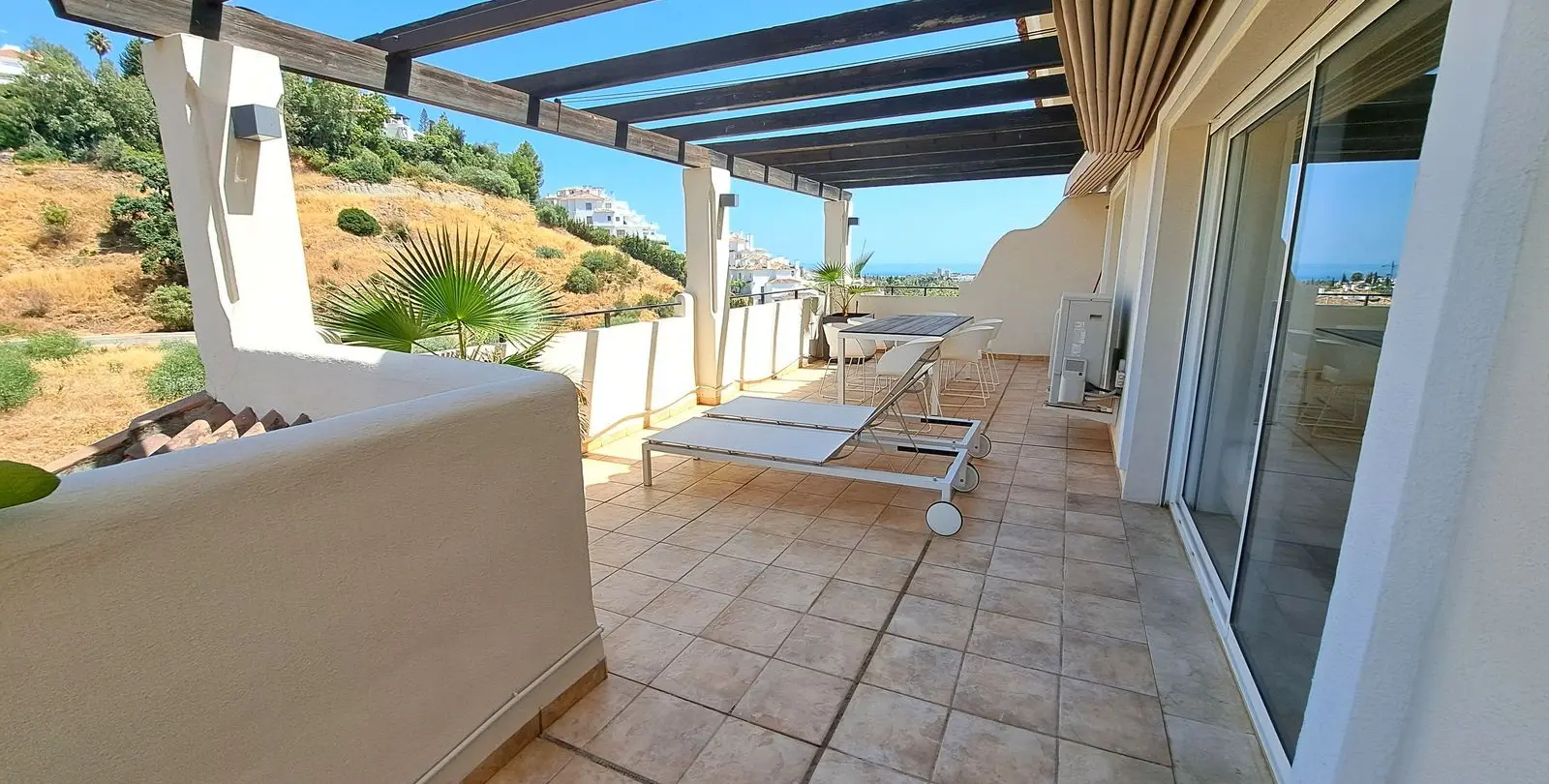 Venta de ático dúplex en Nueva Andalucía 12