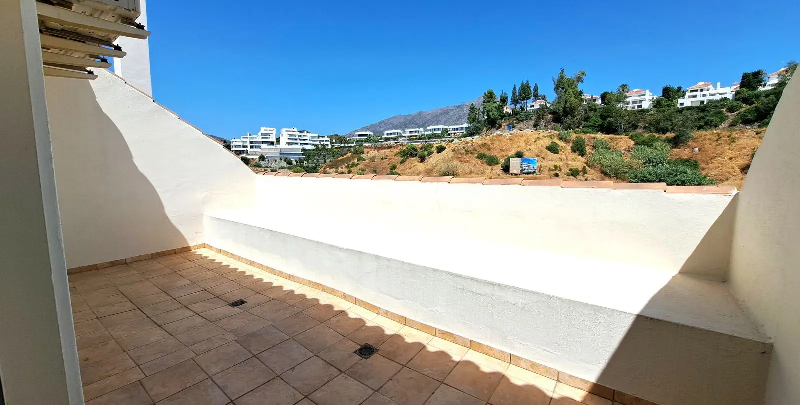 Venta de ático dúplex en Nueva Andalucía 23