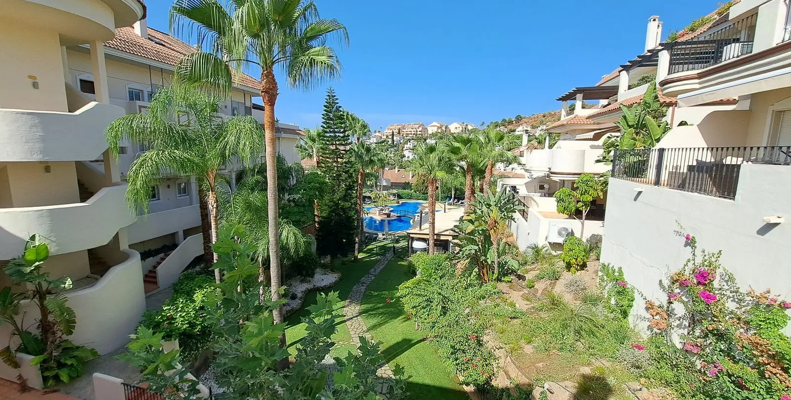 Venta de ático dúplex en Nueva Andalucía 24