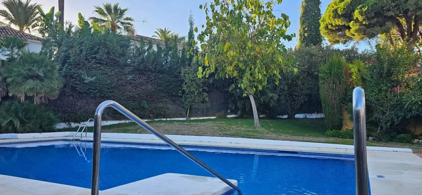 Venta de adosado en Sierra Blanca 0