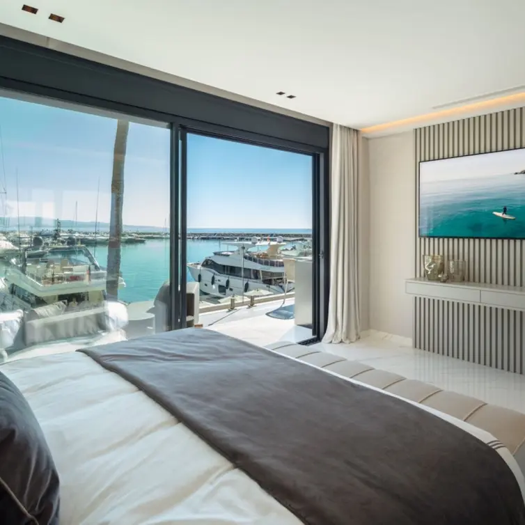 Venta de apartamento en planta media en Puerto Banús