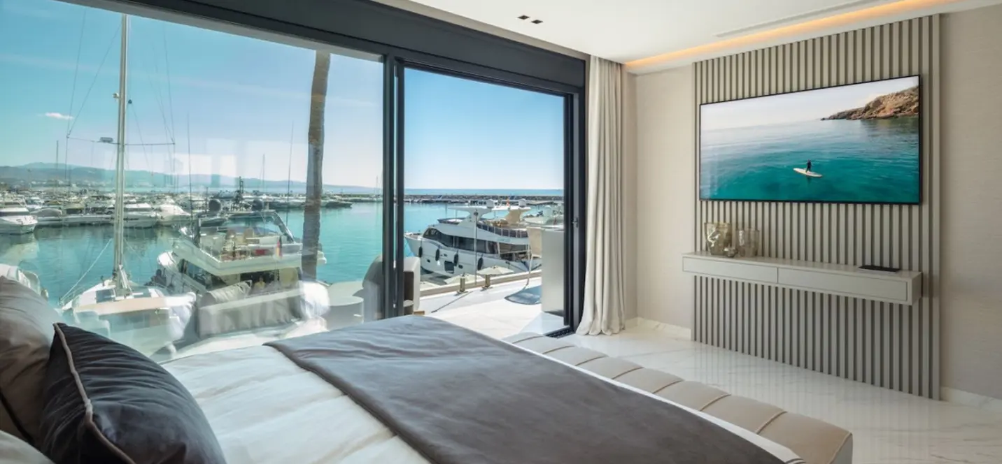 Venta de apartamento en planta media en Puerto Banús 0