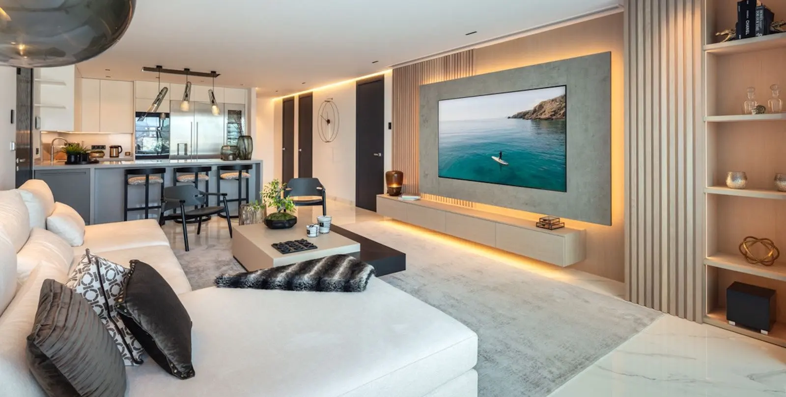 Venta de apartamento en planta media en Puerto Banús 4