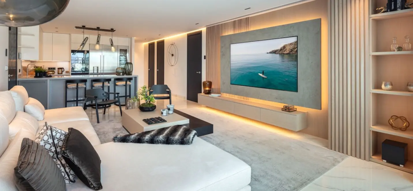 Venta de apartamento en planta media en Puerto Banús 3