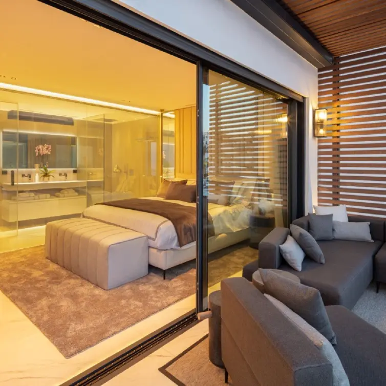 Venta de apartamento en planta media en Puerto Banús
