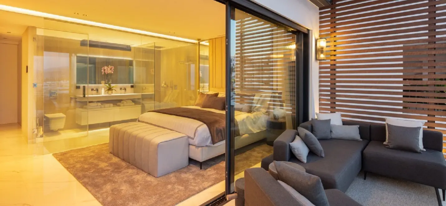 Venta de apartamento en planta media en Puerto Banús 4
