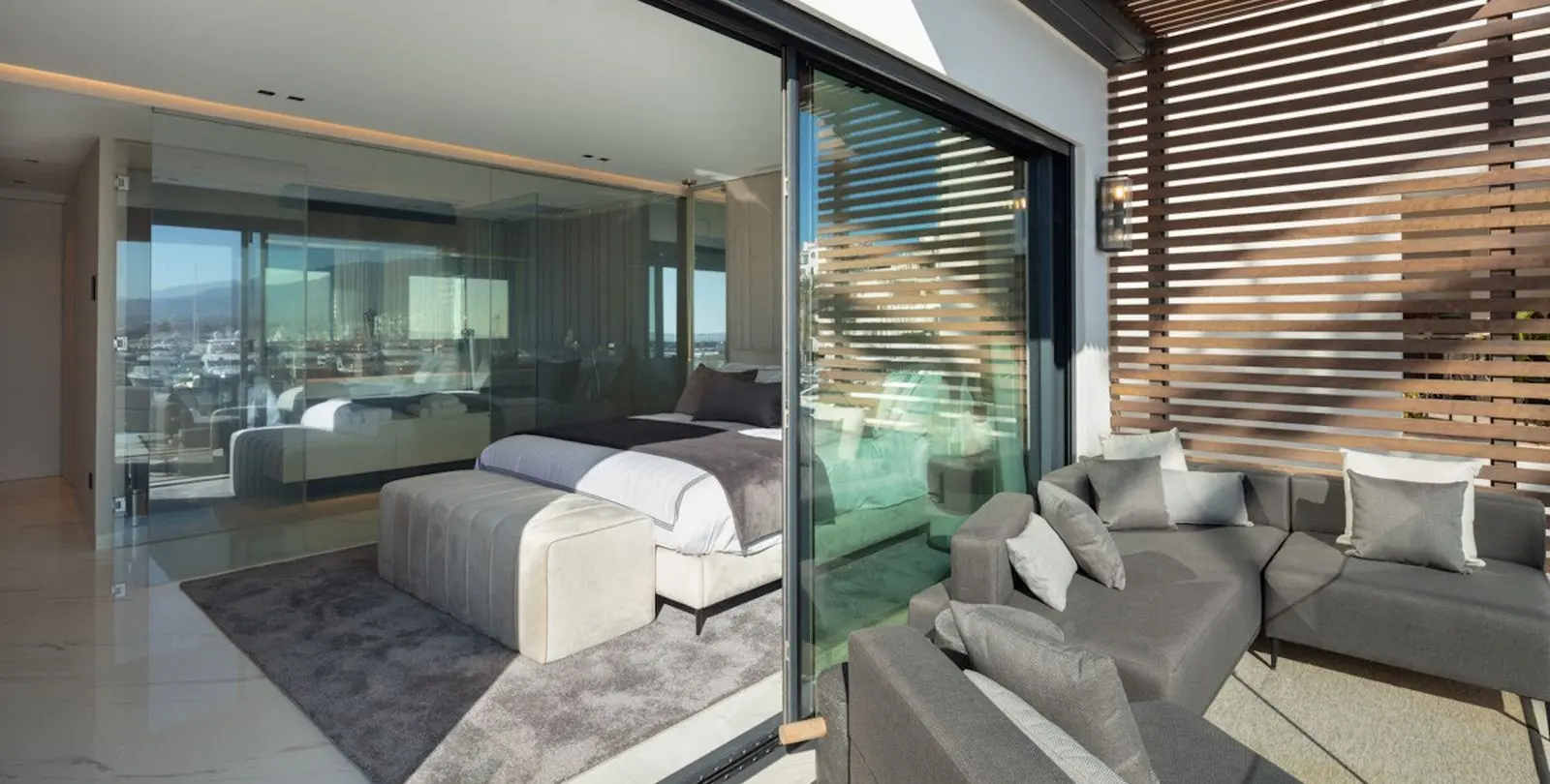 Venta de apartamento en planta media en Puerto Banús 8