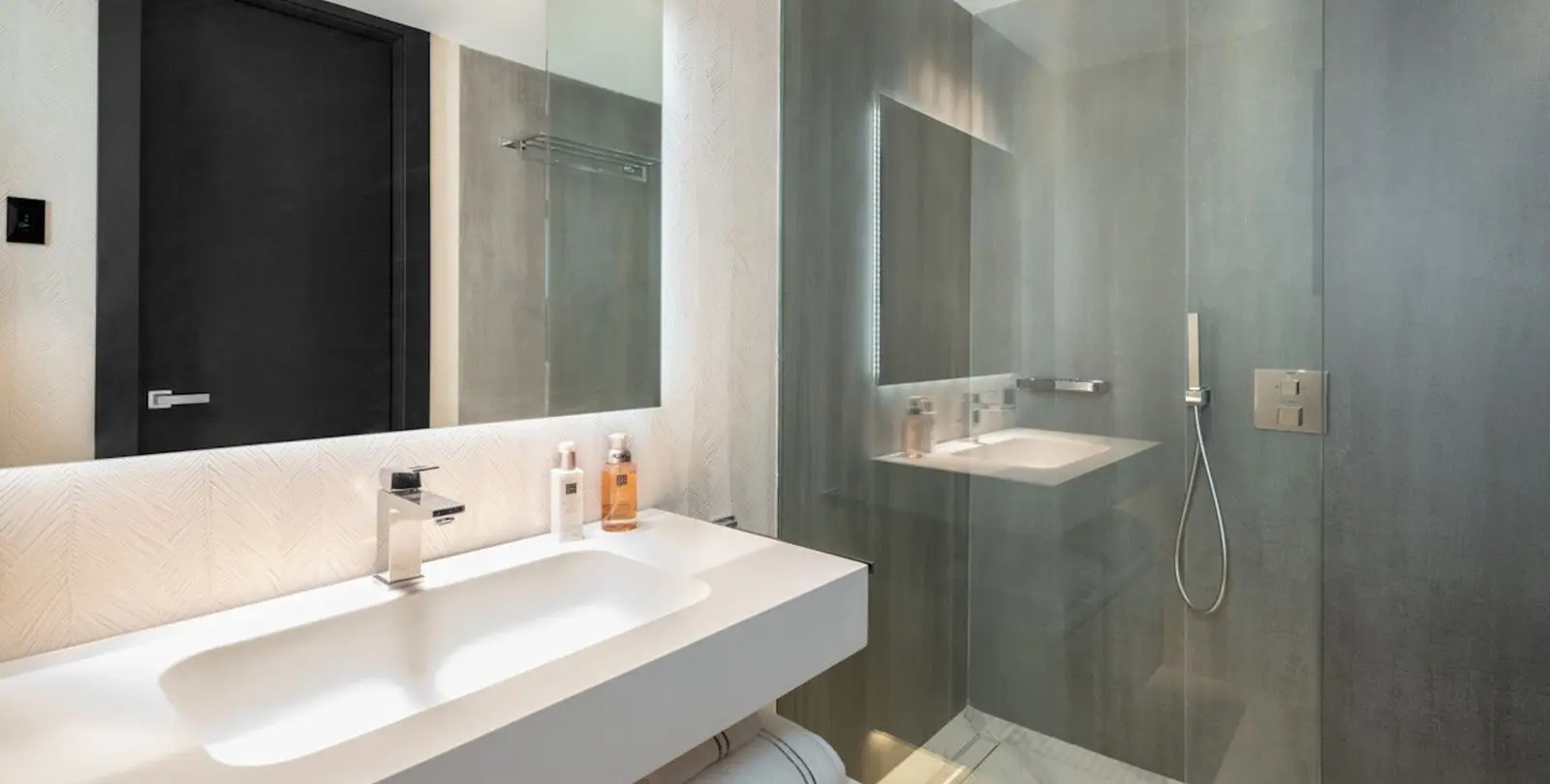 Venta de apartamento en planta media en Puerto Banús 10