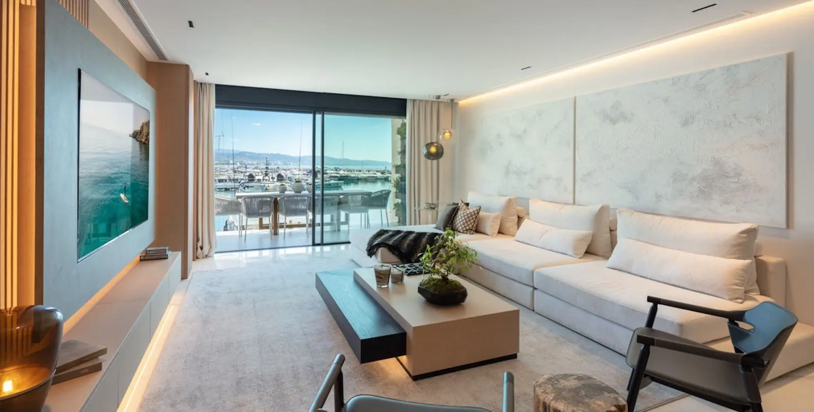 Venta de apartamento en planta media en Puerto Banús 11