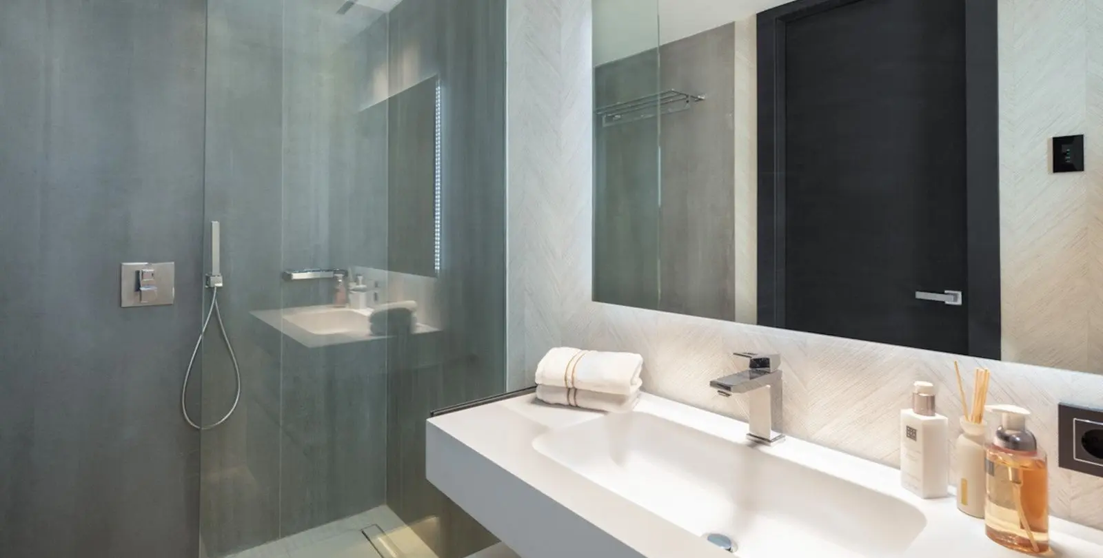 Venta de apartamento en planta media en Puerto Banús 13