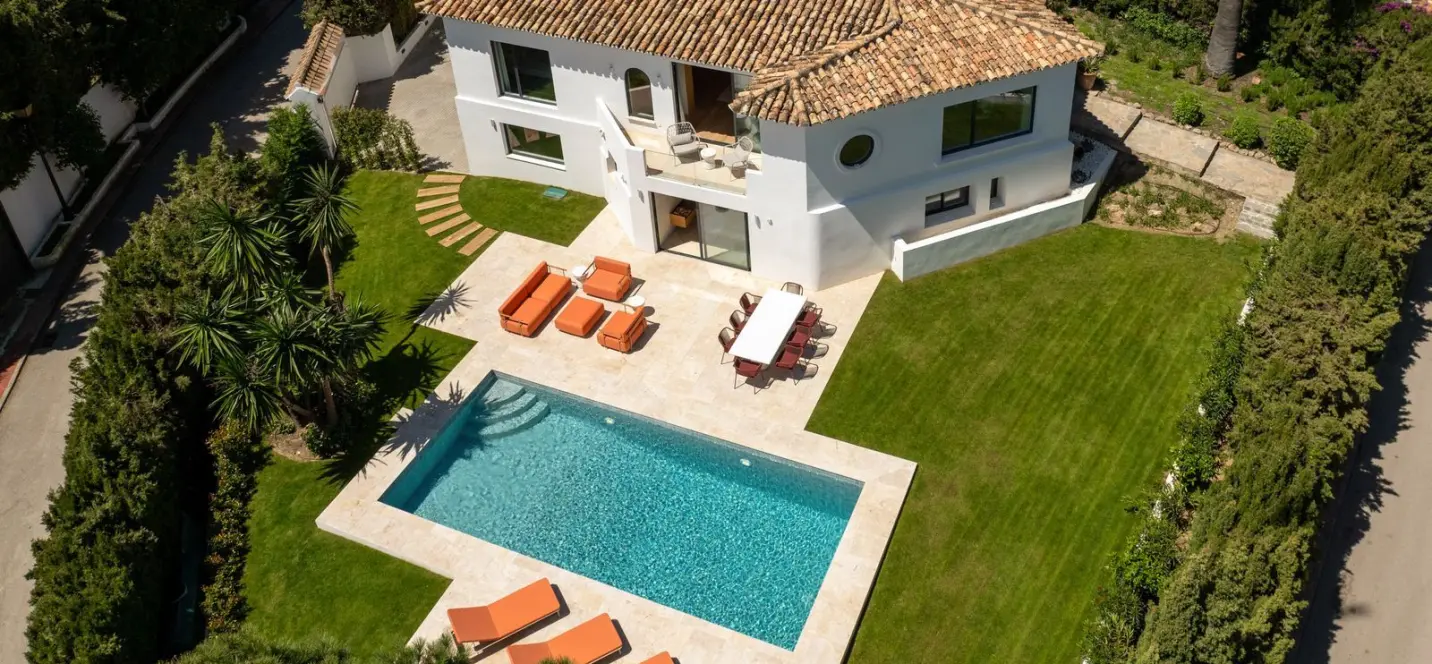 Venta de villa independiente en Nueva Andalucía 1