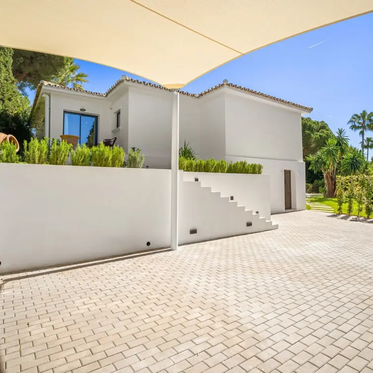 Venta de villa independiente en Nueva Andalucía