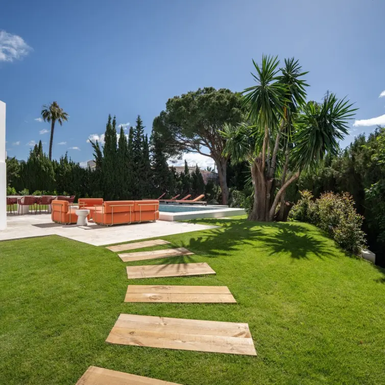 Venta de villa independiente en Nueva Andalucía