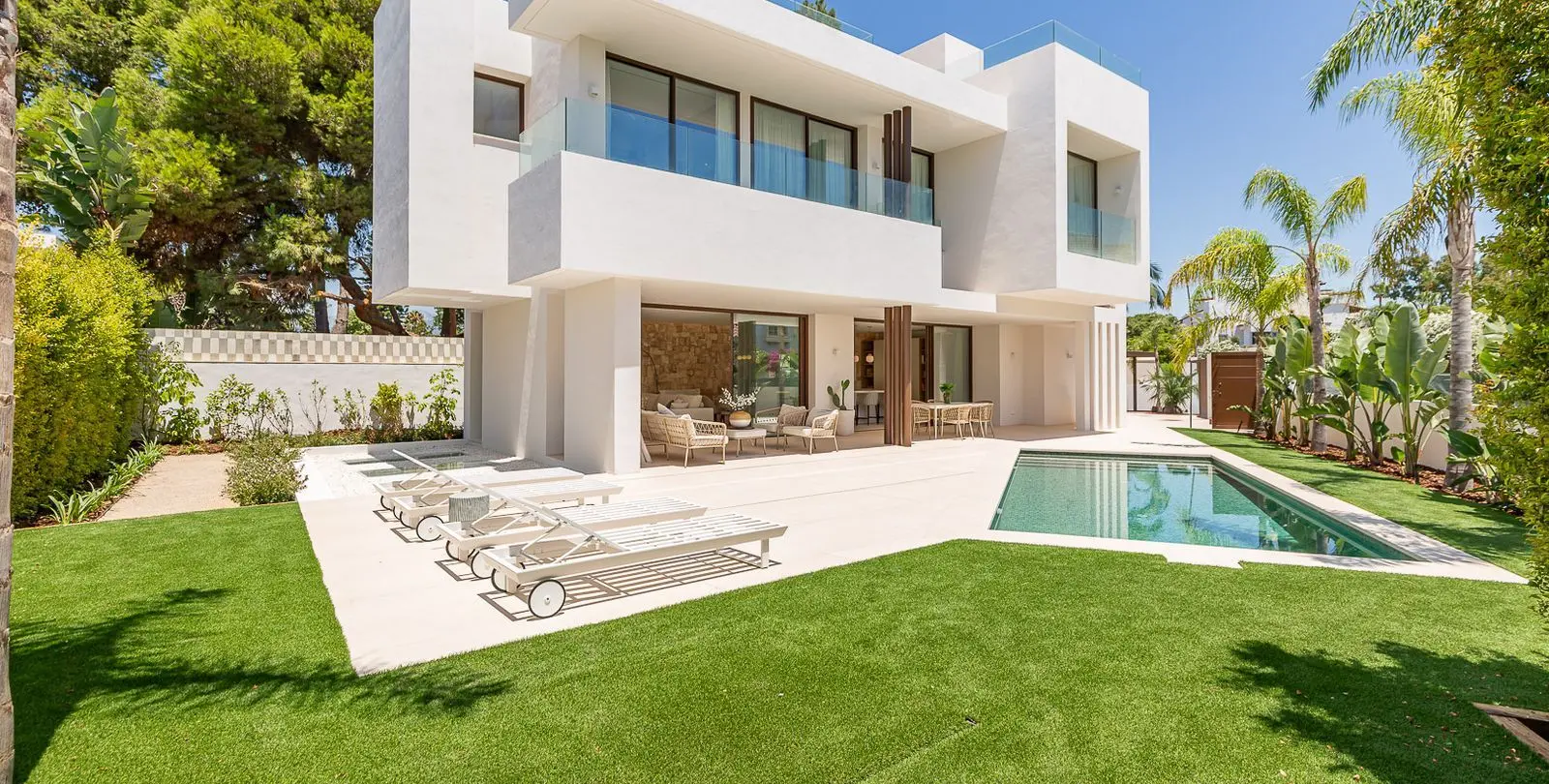 Venta de villa independiente en Puerto Banús 1