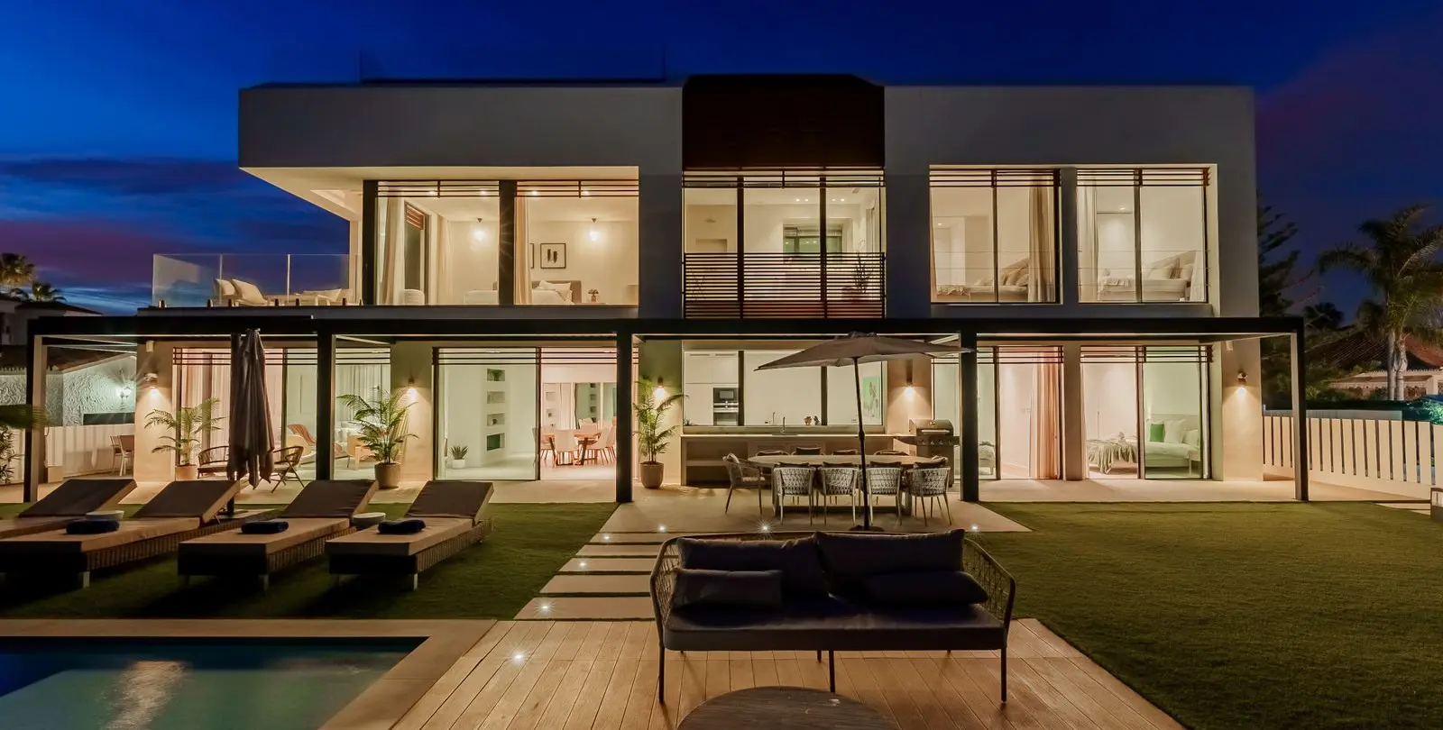 Venta de villa independiente en New Golden Mile 19