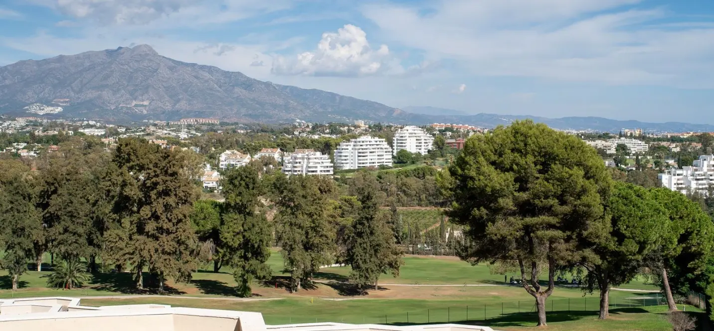 Продажа апартаментов на среднем этаже в Estepona 2