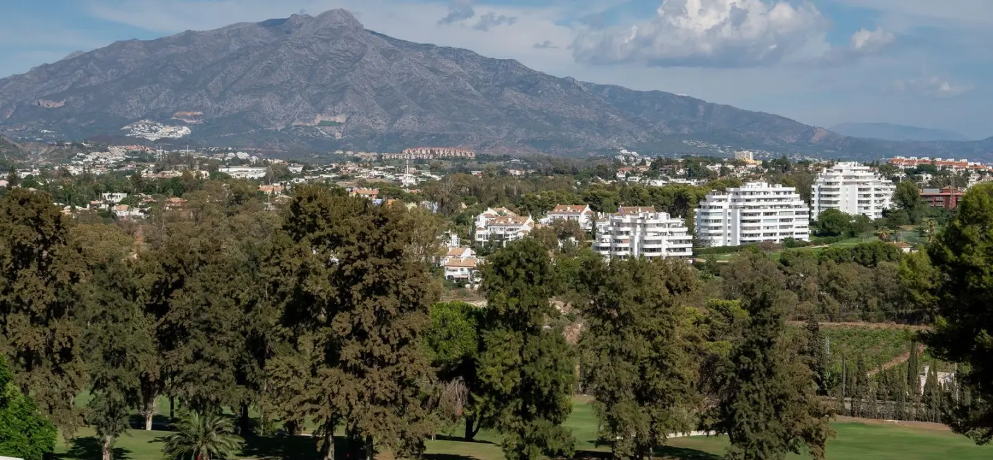 Продажа апартаментов на среднем этаже в Estepona 3
